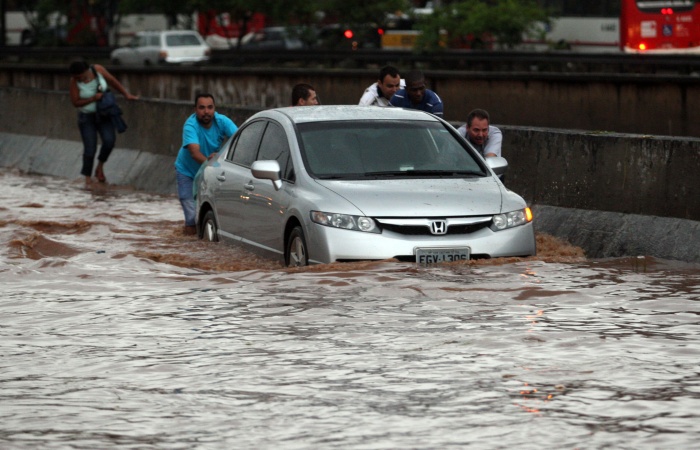 Enchentes: o que as seguradoras cobrem